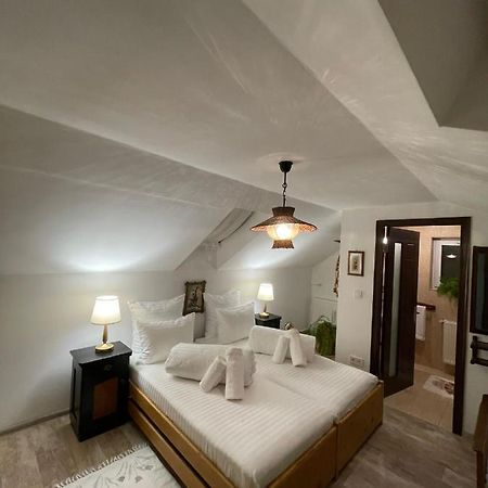 Apartament Yannis Apartment อัลบายูเลีย ภายนอก รูปภาพ