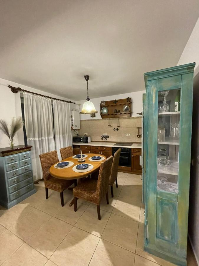 Apartament Yannis Apartment อัลบายูเลีย ภายนอก รูปภาพ