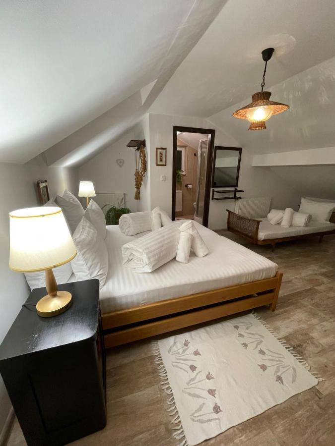 Apartament Yannis Apartment อัลบายูเลีย ภายนอก รูปภาพ