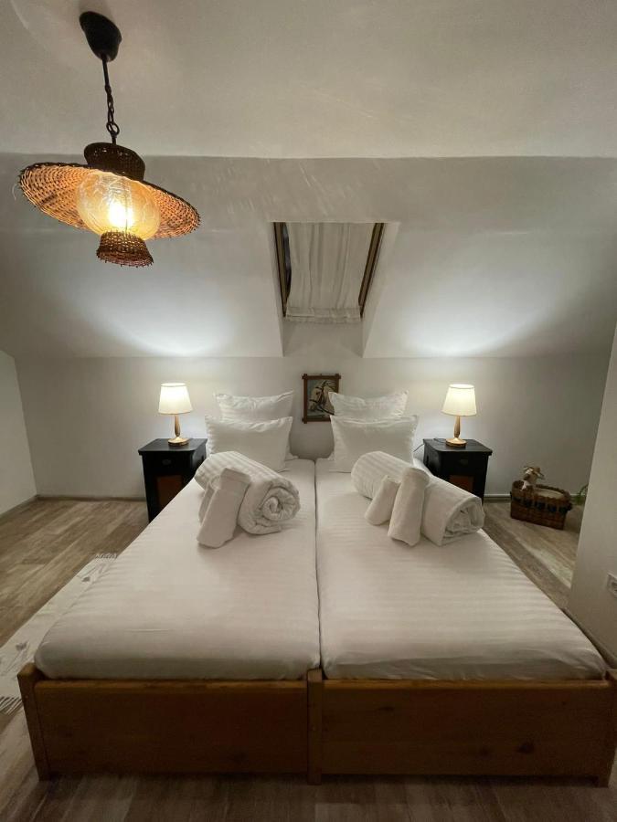 Apartament Yannis Apartment อัลบายูเลีย ภายนอก รูปภาพ