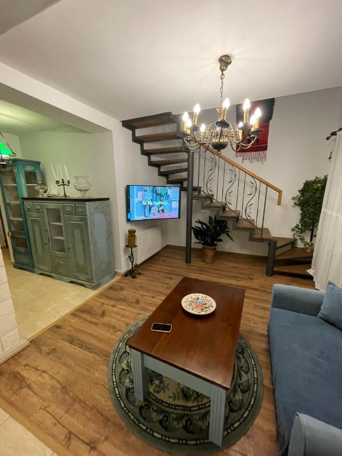 Apartament Yannis Apartment อัลบายูเลีย ภายนอก รูปภาพ