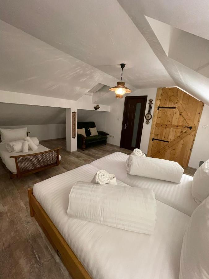 Apartament Yannis Apartment อัลบายูเลีย ภายนอก รูปภาพ