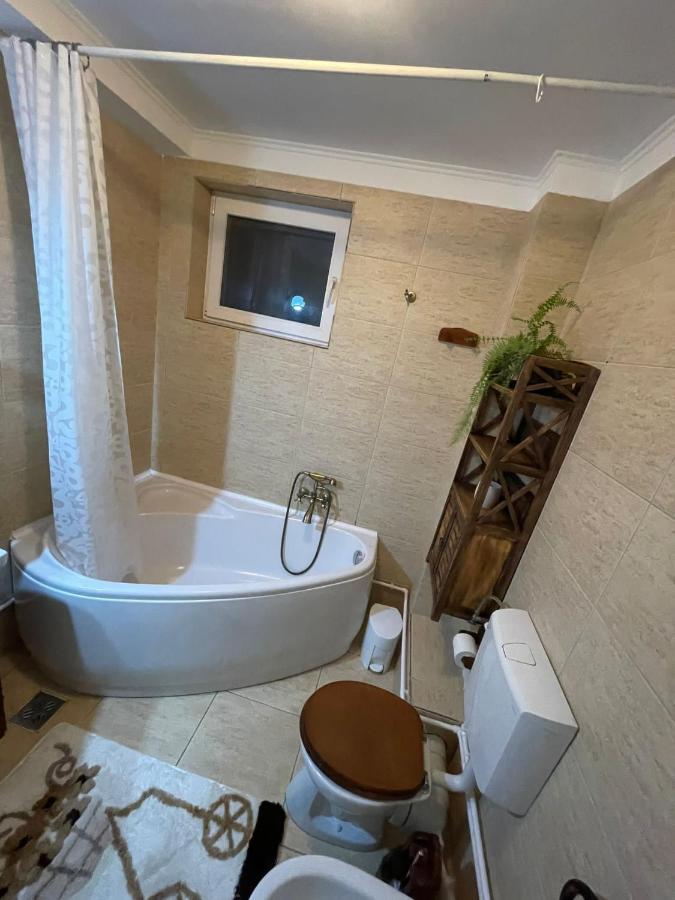 Apartament Yannis Apartment อัลบายูเลีย ภายนอก รูปภาพ