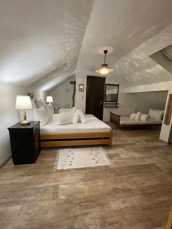 Apartament Yannis Apartment อัลบายูเลีย ภายนอก รูปภาพ