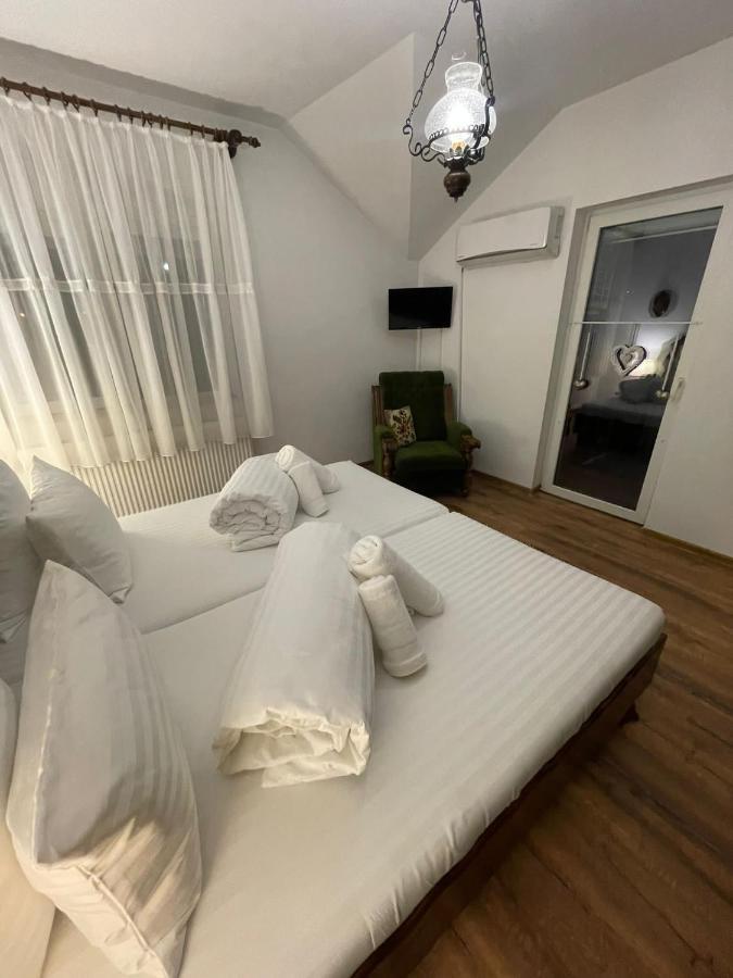 Apartament Yannis Apartment อัลบายูเลีย ภายนอก รูปภาพ