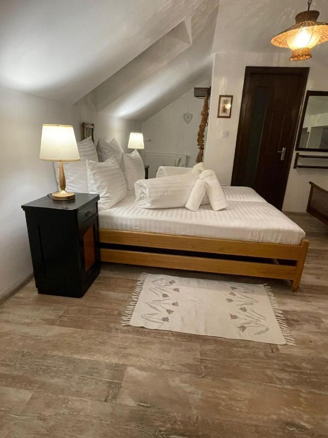Apartament Yannis Apartment อัลบายูเลีย ภายนอก รูปภาพ