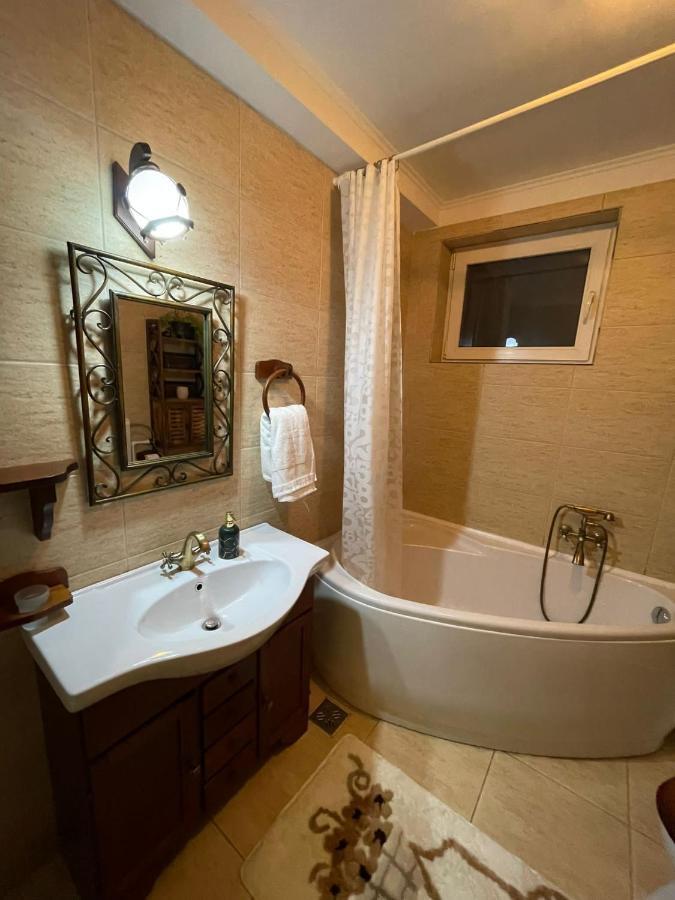 Apartament Yannis Apartment อัลบายูเลีย ภายนอก รูปภาพ