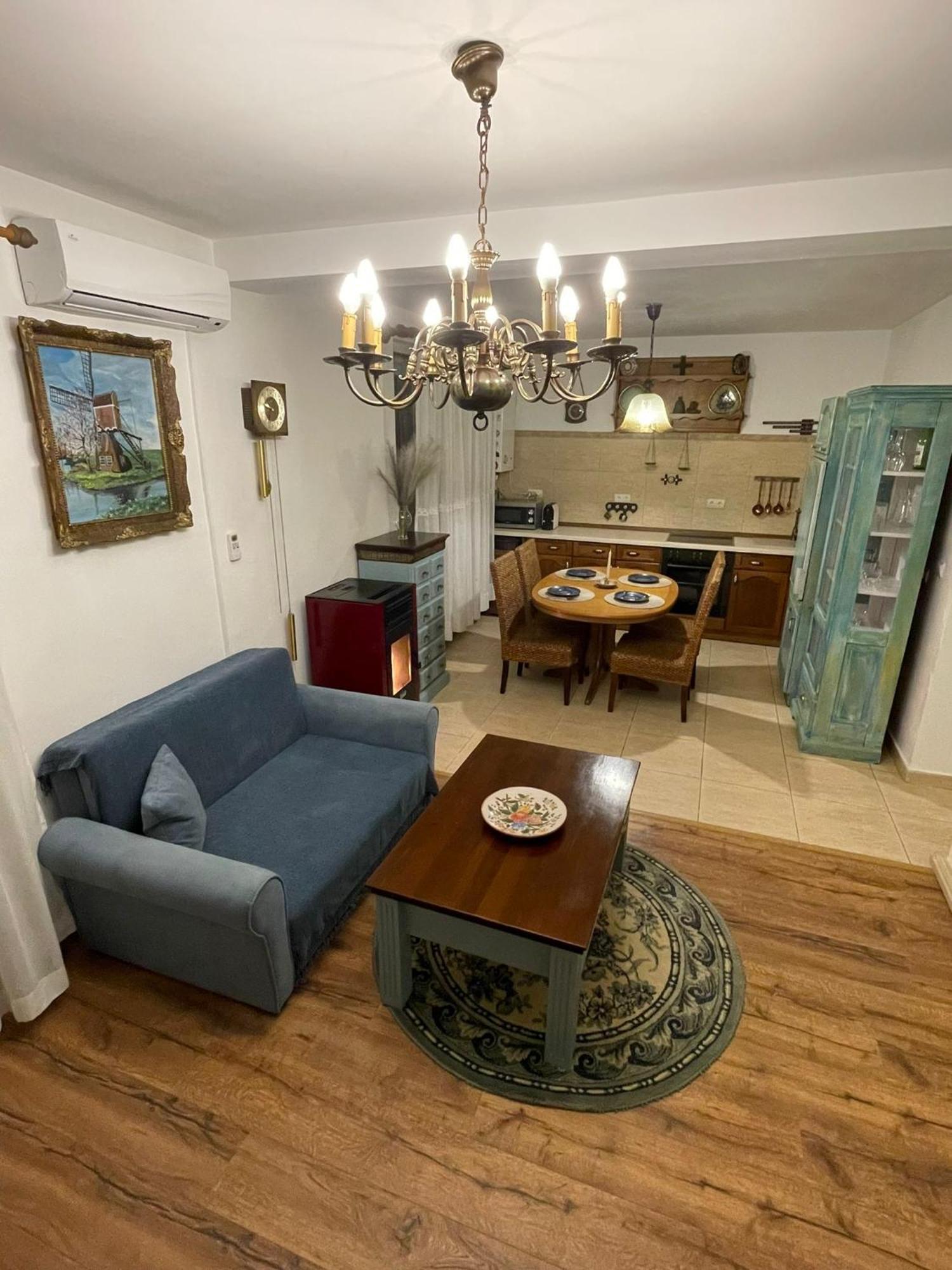 Apartament Yannis Apartment อัลบายูเลีย ภายนอก รูปภาพ