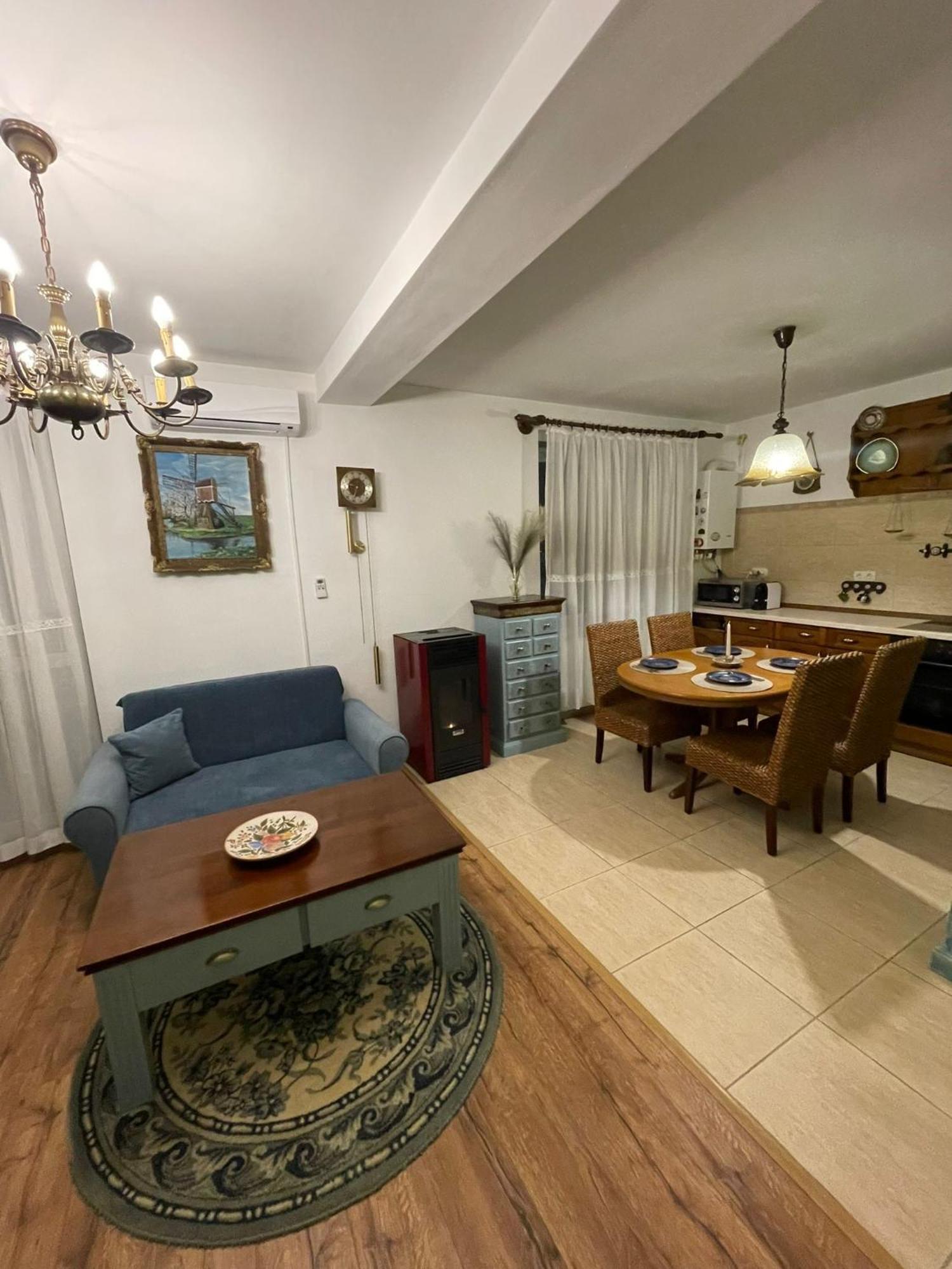 Apartament Yannis Apartment อัลบายูเลีย ภายนอก รูปภาพ